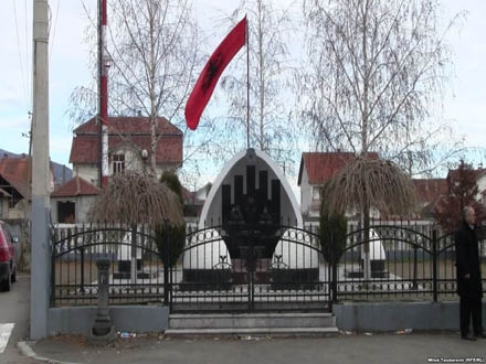 Spomenik Čazimiju (FOTO Slobodna Evropa)